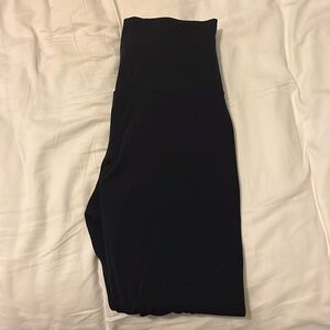 LULU LEMON ALIGN size 6 worn a couple times. No piling